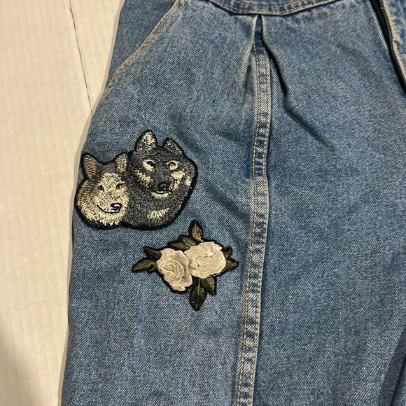 Chennachi Denim Women's Shorts with Embroidered Detail wolves roses hummingbird - Picture 4 of 10